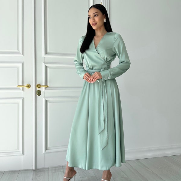 THE SORRRNTO LACE MIDI DRESS - PISTACHIO main image 0