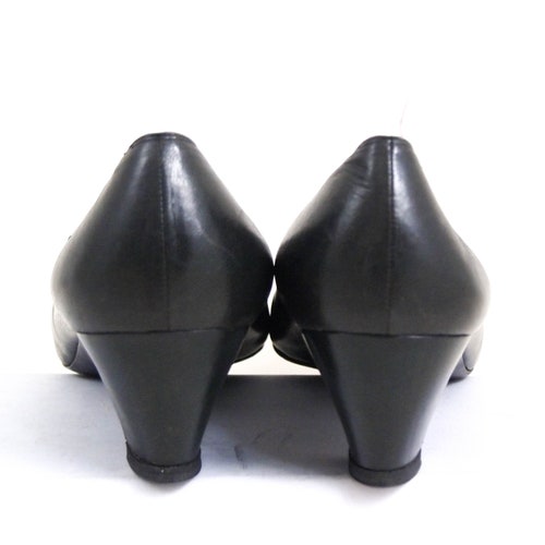 Ferragamo Med shops Heel Pumps