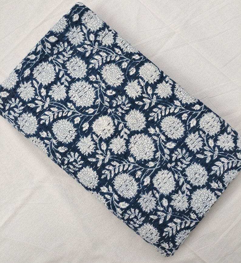 Bellissimo copriletto trapuntato sottile Kantha con stampa floreale indiana fatta a mano, realizzato a mano, in cotone, copriletto Gudri immagine 7