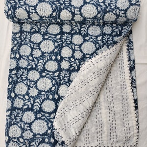 Bellissimo copriletto trapuntato sottile Kantha con stampa floreale indiana fatta a mano, realizzato a mano, in cotone, copriletto Gudri immagine 1