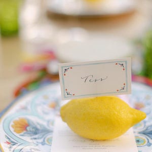 Marque-places de mariage colorés à l'italienne