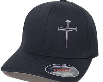 Berretto nero ricamato con croce cristiana a tre chiodi, cappello FLEXFIT 5001