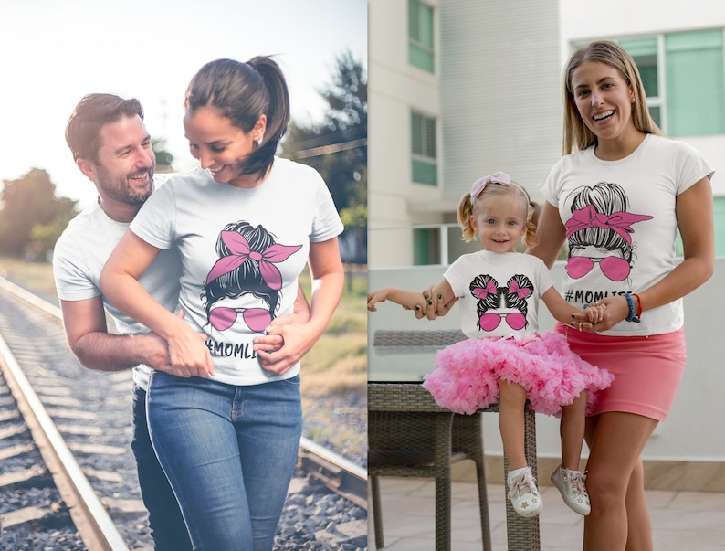 Peut inclure: T-shirts blancs avec un graphisme de visage f&eacute;minin portant des lunettes de soleil roses et un bandeau rose. Le texte "#MOMLIFE" est en dessous. L'image montre un couple et une m&egrave;re et sa fille portant les t-shirts.
