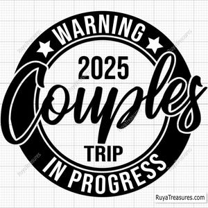 Advertencia: viaje en pareja en progreso Svg, advertencia Svg, viaje en progreso Svg, vacaciones de verano Svg, vacaciones de invierno Svg - Archivos de Cricut y Silhouette