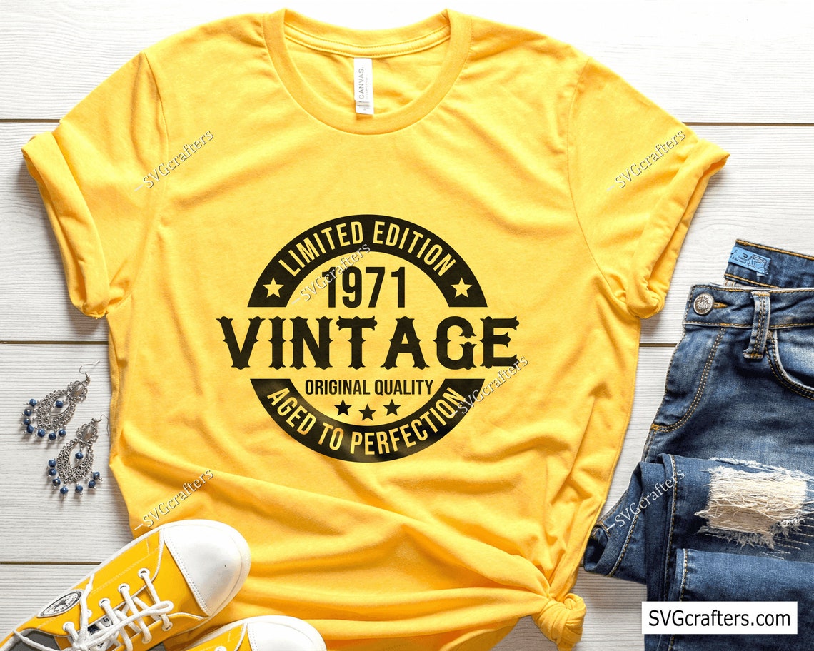 52nd Birthday Gift Shirt For Men - Vintage Bull Skull "1973 Aged To Perfection" Design, Customizable Year & Color