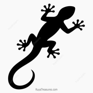 Könnte beinhalten: Eine schwarze Silhouette eines Geckos, eines Reptils mit langem Schwanz und vier Beinen mit jeweils fünf Zehen. Der Gecko wird in einer Kletterposition vor weißem Hintergrund gezeigt. Das Bild hat den Text "RuyaTreasures.com" unten.