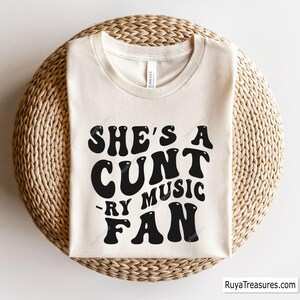 Elle est fan de musique country Svg png, fille country, Svg country, cow-girl, Svg Southern Girl, petite ville fille, Svg musique country