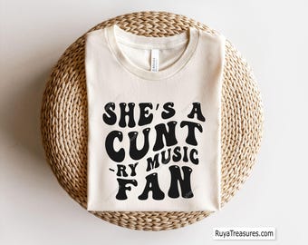 Ella es fan de la música country Svg Png, Chica de campo Svg, Country Svg, Vaquera Svg, Chica sureña Svg, Chica de pueblo Svg, Música country Svg