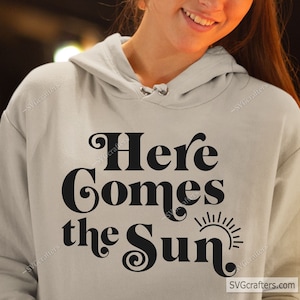 Aquí viene el sol Svg Png, Verano Svg, Hawaii Svg, Vacaciones Svg, Vida en la playa Svg, Vacaciones familiares Svg, Beatles svg, Crucero Svg, Viajes Svg