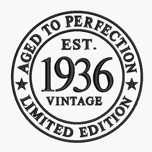 Puede incluir: Un diseño circular en blanco y negro con el texto "AGED TO PERFECTION" y "LIMITED EDITION". El número "1936" se muestra de forma destacada en el centro, con "VINTAGE" debajo. Dos estrellas flanquean el número.