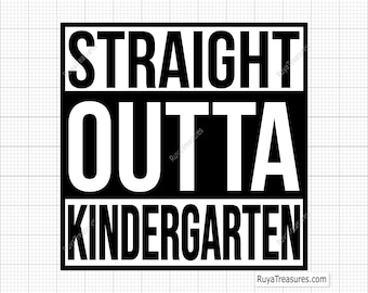 Puede incluir: Diseño gráfico en blanco y negro con el texto "Straight Outta Kindergarten".