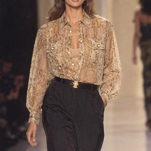 ¡¡Elige!! Camisa de seda y gasa con estampado de pitón de Gianni Versace de los 90. Colección exclusiva para mujer. Talla mediana.