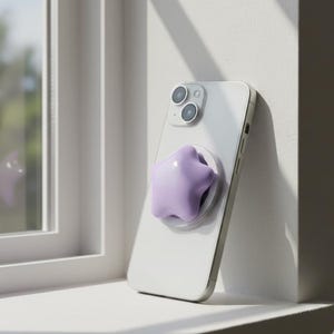 Può includere: Un set di tre tazze in ceramica con finitura opaca e macchiettata. Le tazze sono nei toni del crema, marrone chiaro e marrone scuro. Ogni tazza ha un design semplice e minimalista.