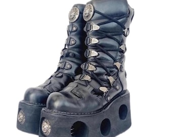 new rock 44 箱付き EU 44 / UK 10 Vintage Black Metal Skull Buckle Iron Cross