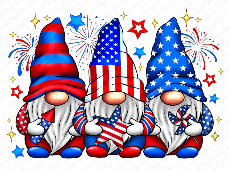 K&ouml;nnte beinhalten: Drei Gnome tragen rote, wei&szlig;e und blaue H&uuml;te mit Sternen- und Streifenmustern. Die Gnome halten ein Feuerwerk, einen Stern und eine Windm&uuml;hle. Die Gnome sind von Feuerwerk und Sternen umgeben.