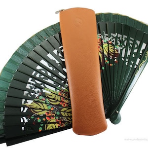 Étui en cuir pour protéger votre ventilateur avec fermeture à glissière verticale.