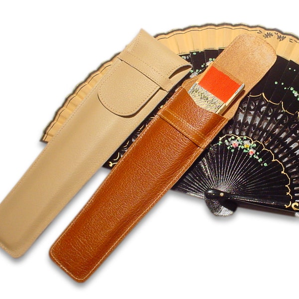 Housse éventail en cuir Ubrique. Etui en cuir avec rabat et épingle.