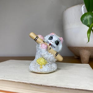 Vintage 1950s Sugar Glazed Kitty Cat Playing Flute Porcelain Figurine Japan