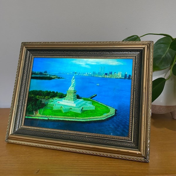 Vintage New York City Statue of Liberty Light Up & Motion Picture Frame w/ Sound