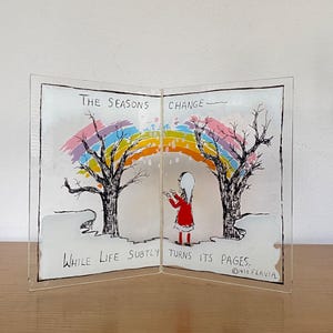 Vintage jaren 70 Flavia "The Seasons Change" regenboog glasvouw mod glazen paneel decor 1975