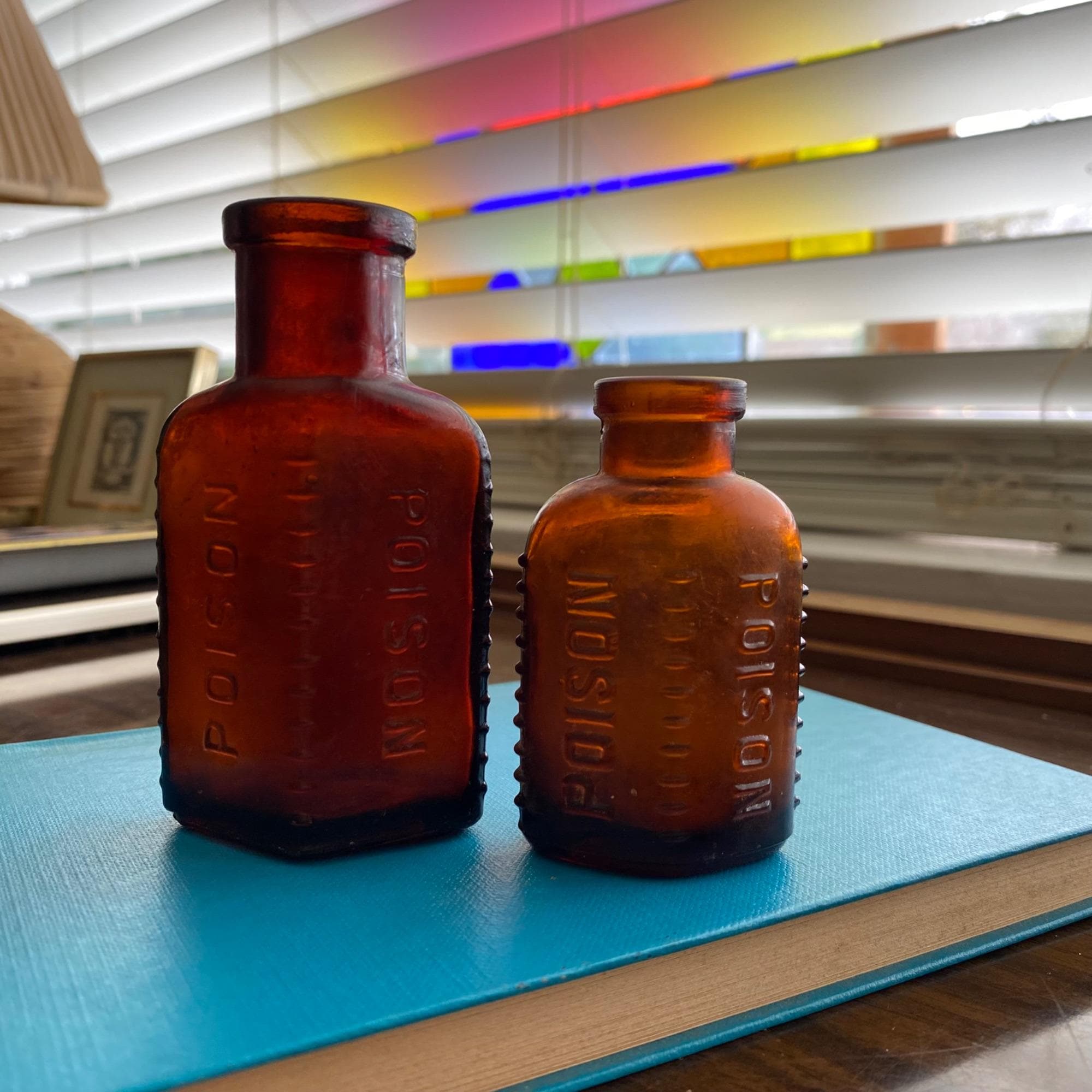 アンティーク ガラスボトル(Protoxalate de Fer) Antique Poison Bottles ~ Triangular Amber Glass #67 and #79