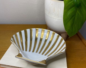Vintage Andrea by Sadek Hand Painted Porcelain Shell White & Gold Decorative Bowl Dish Japan
