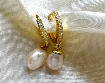 Real Pearl Huggies| Pearl Huggie Earrings in Silver| Gold Plated Baroque Pearl Hoops| CZ Gold Pearl Hoop Earrings Simple Pearl Hoop Earrings