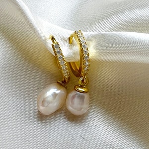 Real Pearl Huggies| Pearl Huggie Earrings in Silver| Gold Plated Baroque Pearl Hoops| CZ Gold Pearl Hoop Earrings Simple Pearl Hoop Earrings