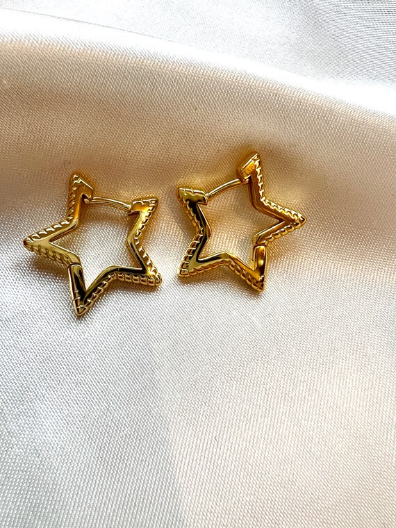 Fun outlet hoop earrings