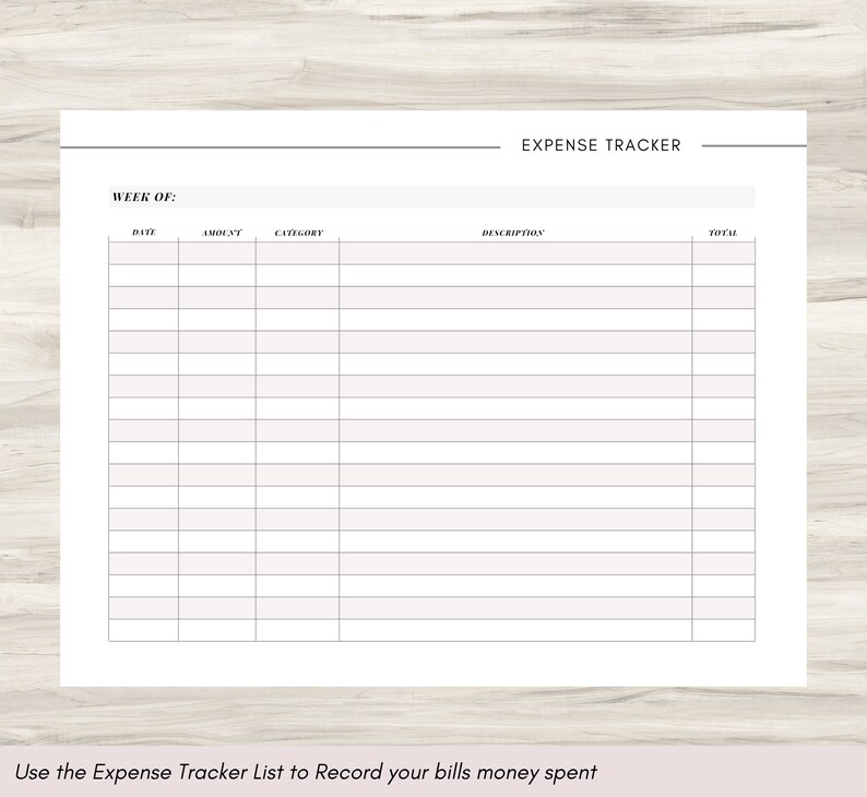Puede incluir: Un rastreador de gastos imprimible con columnas para la fecha, el monto, la categor&iacute;a, la descripci&oacute;n y el total. El texto "EXPENSE TRACKER" y "WEEK OF:" est&aacute; en la parte superior de la p&aacute;gina. El texto "Use the Expense Tracker List to Record your bills money spent" est&aacute; en la parte inferior de la p&aacute;gina.