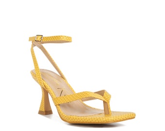 LONDON RAG: CELTY Ankle Strap Spool Heel Thong Sandals