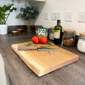 Live Edge Oak Cutting Board - Custom lengths - James Martin style - Waney Edge wooden chopping board - With black rubber feet