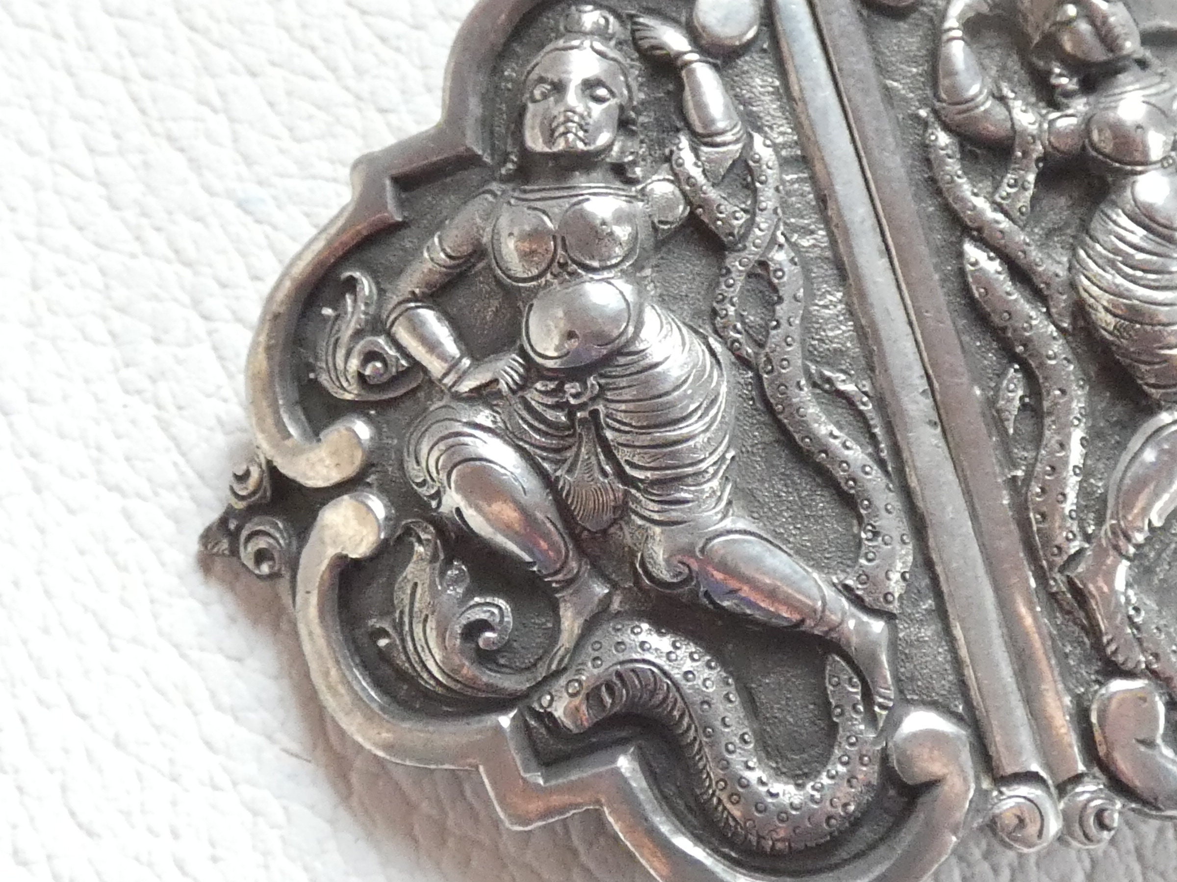 Antique Sterling Silver Siam Egyptian Ornate Repoussé Belt Buckle pins en clips Kleding Sieraden Broches & schoenclips 