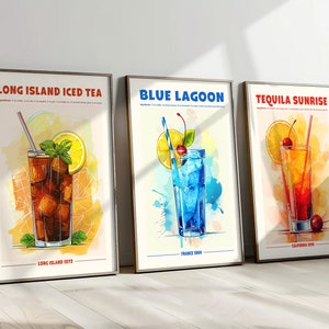 Conjunto de impresión de cócteles de 3 carteles retro Long Island Iced Tea Blue Lagoon Tequila Sunrise Classic Alcohol Cocktail imprimible Home Bar Cart Decor