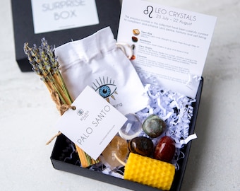 Leo Zodiac Crystal Healing Set: Palo Santo, Beeswax Candle & Cotton Pouch
