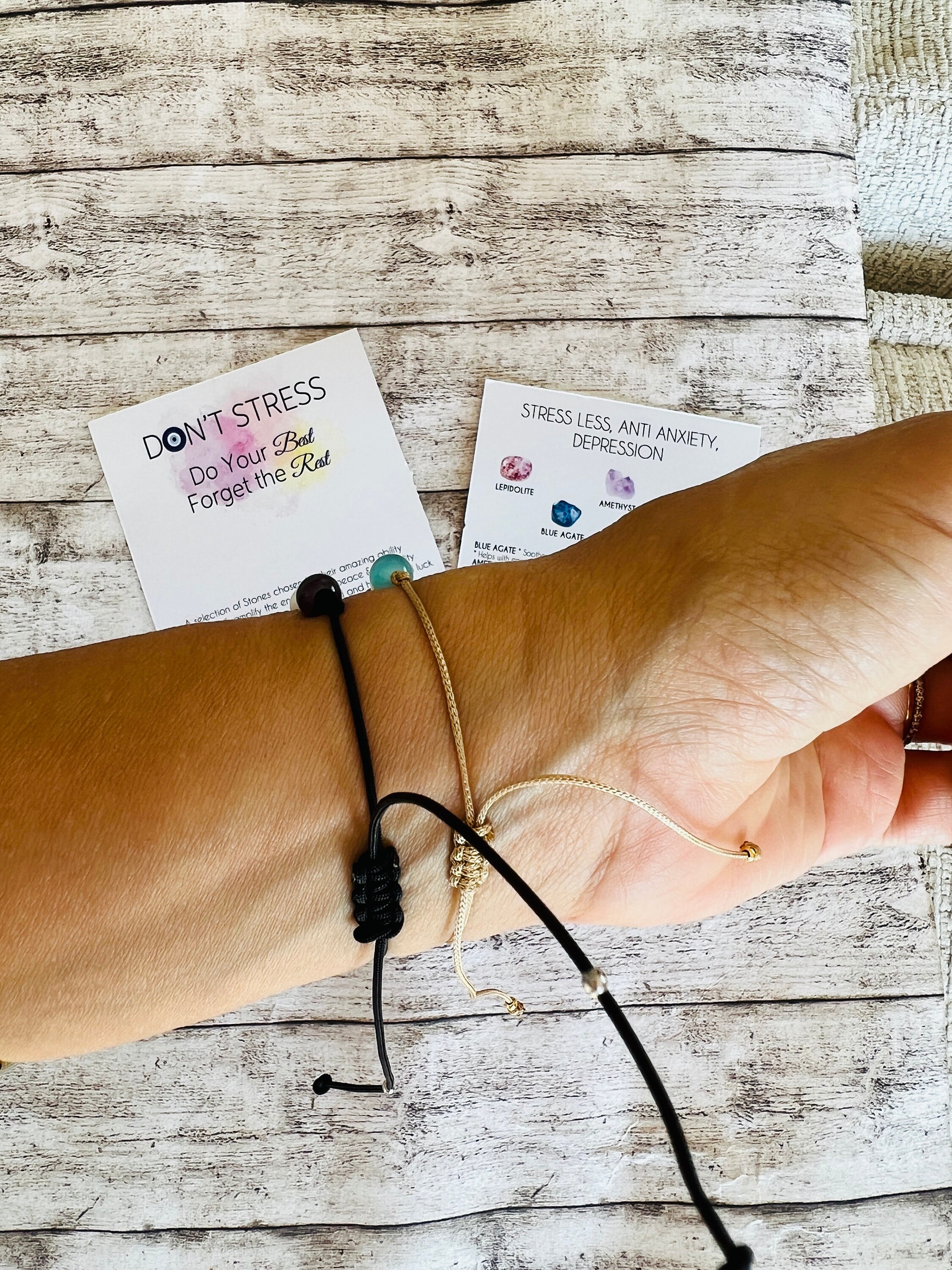 Crystal Anxiety Relief-armband: amethist, lepidoliet, boze oog,  kerstcadeaus hier - Etsy België, image size:2250x3000