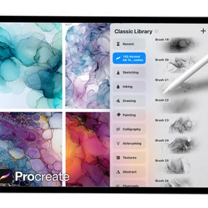Op de afbeelding: Een digitale tablet met de Procreate app-interface. Het scherm toont kleurrijke abstracte kunstvoorbeelden en een penseelbibliotheek met opties voor schetsen, inkten en schilderen. Een stylus zweeft boven het scherm.