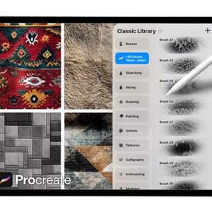Peut inclure: Une tablette num&eacute;rique affichant l'interface de l'application Procreate. L'&eacute;cran montre une "Biblioth&egrave;que Classique" avec des options de pinceaux et des &eacute;chantillons de textures, dont des tapis. Un stylet est au-dessus de l'&eacute;cran. Le logo Procreate est visible.