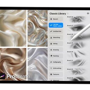 Puede incluir: Interfaz de aplicaci&oacute;n de arte digital en una tableta, que muestra pinceles de textura de seda y un l&aacute;piz &oacute;ptico. La pantalla muestra una "Biblioteca Cl&aacute;sica" con opciones como "150 Silk Texturushes" y categor&iacute;as de pinceles. El logotipo "Procreate" es visible.