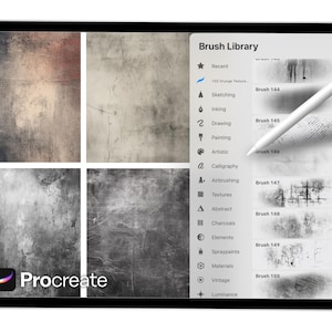 Pu&ograve; includere: Un tablet digitale che mostra l'app Procreate con una penna. Lo schermo mostra una libreria di pennelli e texture grunge. Il logo Procreate &egrave; visibile in basso a sinistra.