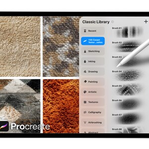 Peut inclure: Une tablette num&eacute;rique affiche l'interface de l'application Procreate, avec des pinceaux de textures de tapis. L'&eacute;cran montre une s&eacute;lection de pinceaux et des aper&ccedil;us de textures de tapis beiges, marron et orange. Un stylet est au-dessus de l'&eacute;cran.