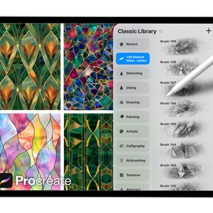 Op de afbeelding: Een digitale tablet met de Procreate app-interface. Het scherm toont glas-in-lood penseelpatronen en een "Classic Library" menu met penseelopties. Een stylus zweeft in de buurt van het scherm.