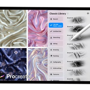 Puede incluir: Una tableta digital que muestra la interfaz de la aplicaci&oacute;n Procreate. La pantalla muestra muestras de texturas de seda y una biblioteca de pinceles. Un l&aacute;piz &oacute;ptico blanco flota sobre la pantalla. El logotipo de la aplicaci&oacute;n es visible en la esquina inferior izquierda.