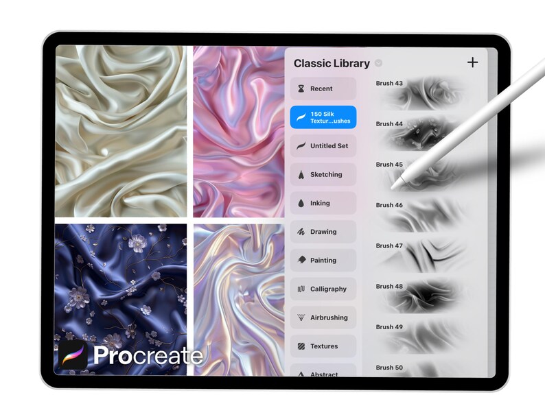 Puede incluir: Una tableta digital que muestra la interfaz de la aplicaci&oacute;n Procreate. La pantalla muestra muestras de texturas de seda y una biblioteca de pinceles. Un l&aacute;piz &oacute;ptico blanco flota sobre la pantalla. El logotipo de la aplicaci&oacute;n es visible en la esquina inferior izquierda.