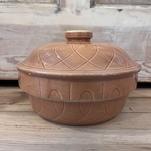 Watt Pottery Vintage Lidded Bowl #8 Stoneware Ovenware Casserole