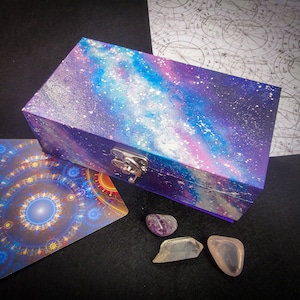 Milky Way Tarot & Crystal Storage Box | Wicca Witch Chest, Galaxy Space Stars Painting, Trinket Keepsake, Travel Altar Jewellery Box Gift UK