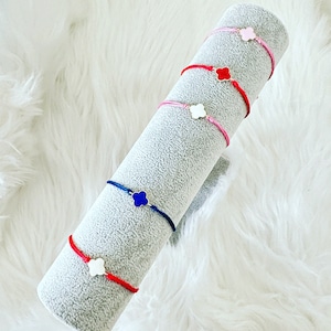 Handgemachtes Armband aus Baumwolle mit Kleeblatt - Rakri Rakhi Rakree Raksha Raksha Bandhan