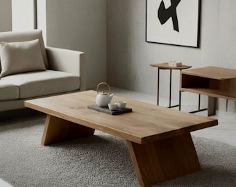 Moderner Japandi Couchtisch - Handgefertigtes Altholz aus Eiche, nachhaltiges, niedriges Design