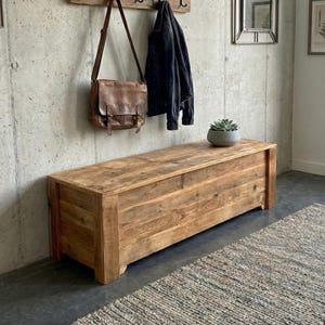 Rustic Reclaimed Wood Storage Bench – Handcrafted Bedroom or Entryway Furniture