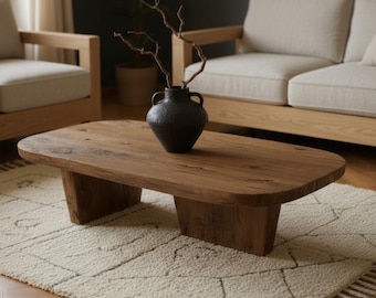 Japandi Niedriger Couchtisch aus recycelter Eiche - Wabi Sabi Organic Modern Oval Wood Table